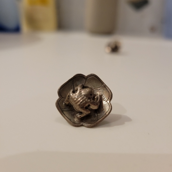 Sterling silver frog earrings - Picture 2 of 3